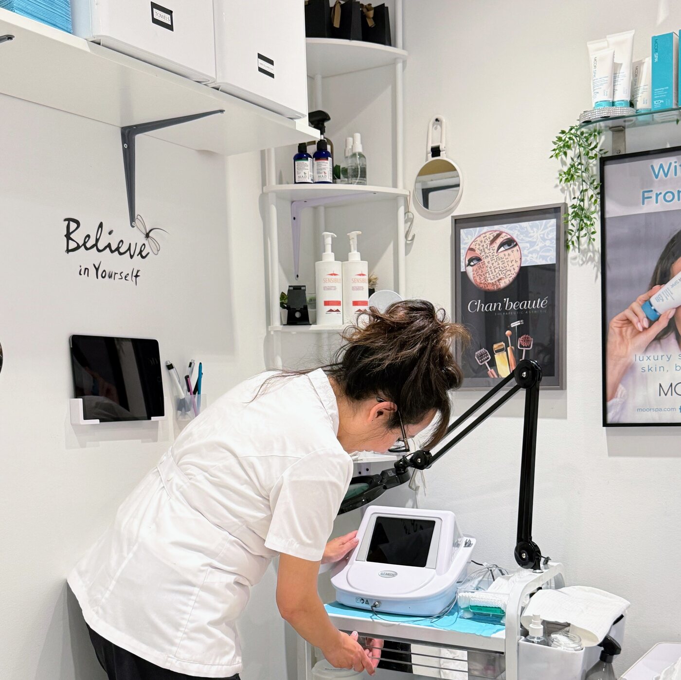 Silhouet-Tone VascuLyse 2G thermocoagulation device at Cantik Esthetics